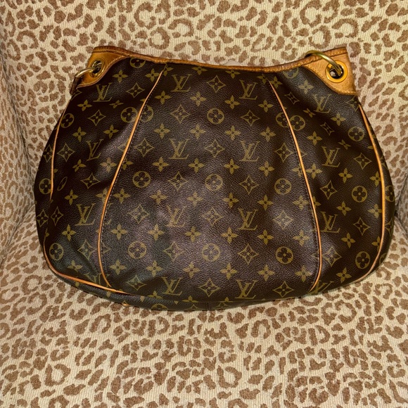 AUTHENTIC LOUIS VUITTON MONOGRAM GALLERIA PM BAG (Previously LOVED) - Picture 4 of 9